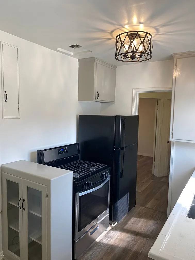 Apartment for rent at 1424 E Wilson Ave #A, Glendale, CA 91206