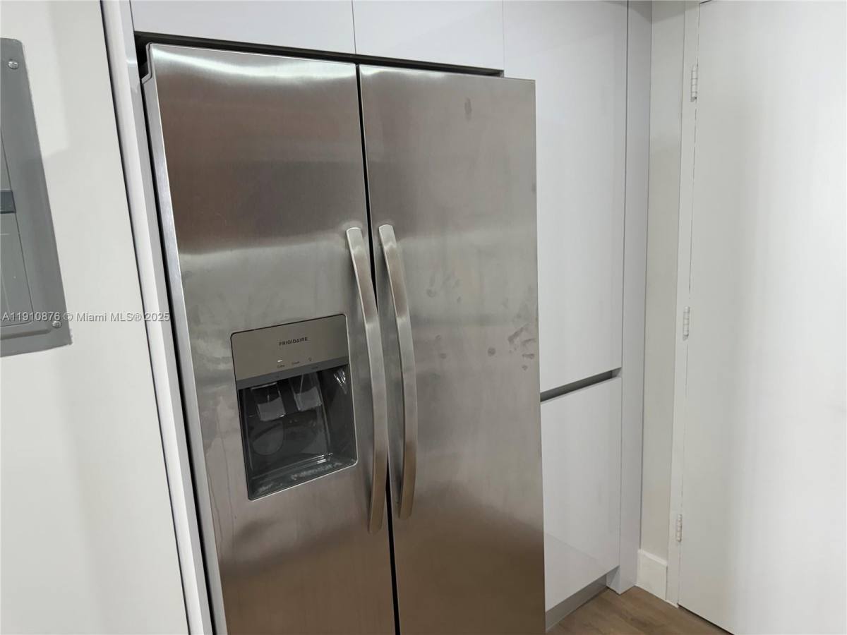 Apartment for rent at 18031 Biscayne Blvd #1402, North Miami Beach, FL 33160