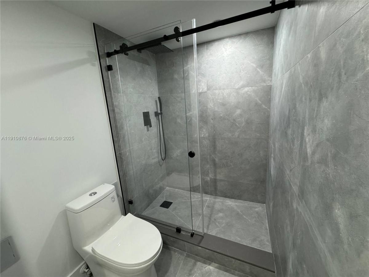 Apartment for rent at 18031 Biscayne Blvd #1402, North Miami Beach, FL 33160