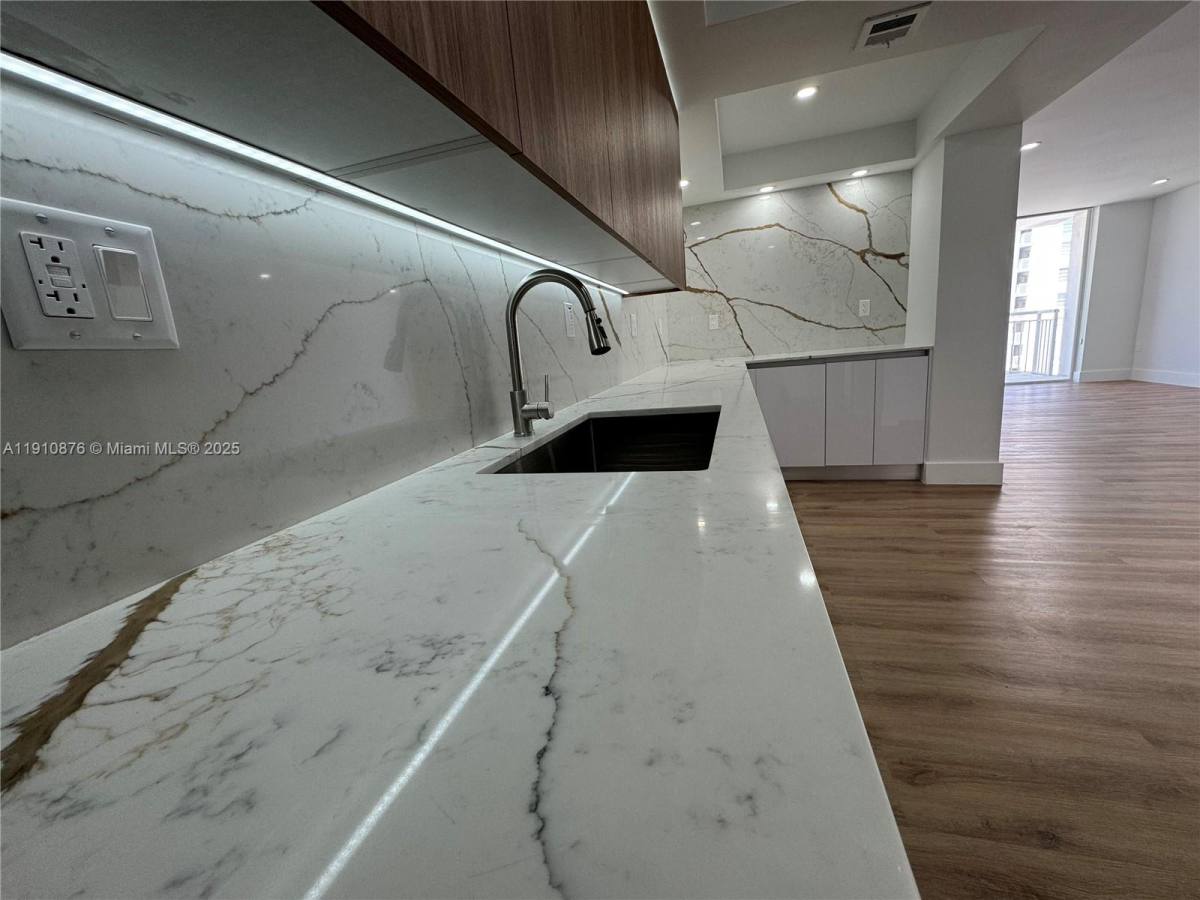 Apartment for rent at 18031 Biscayne Blvd #1402, North Miami Beach, FL 33160