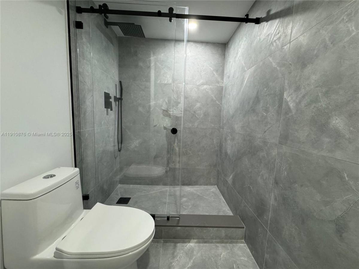 Apartment for rent at 18031 Biscayne Blvd #1402, North Miami Beach, FL 33160