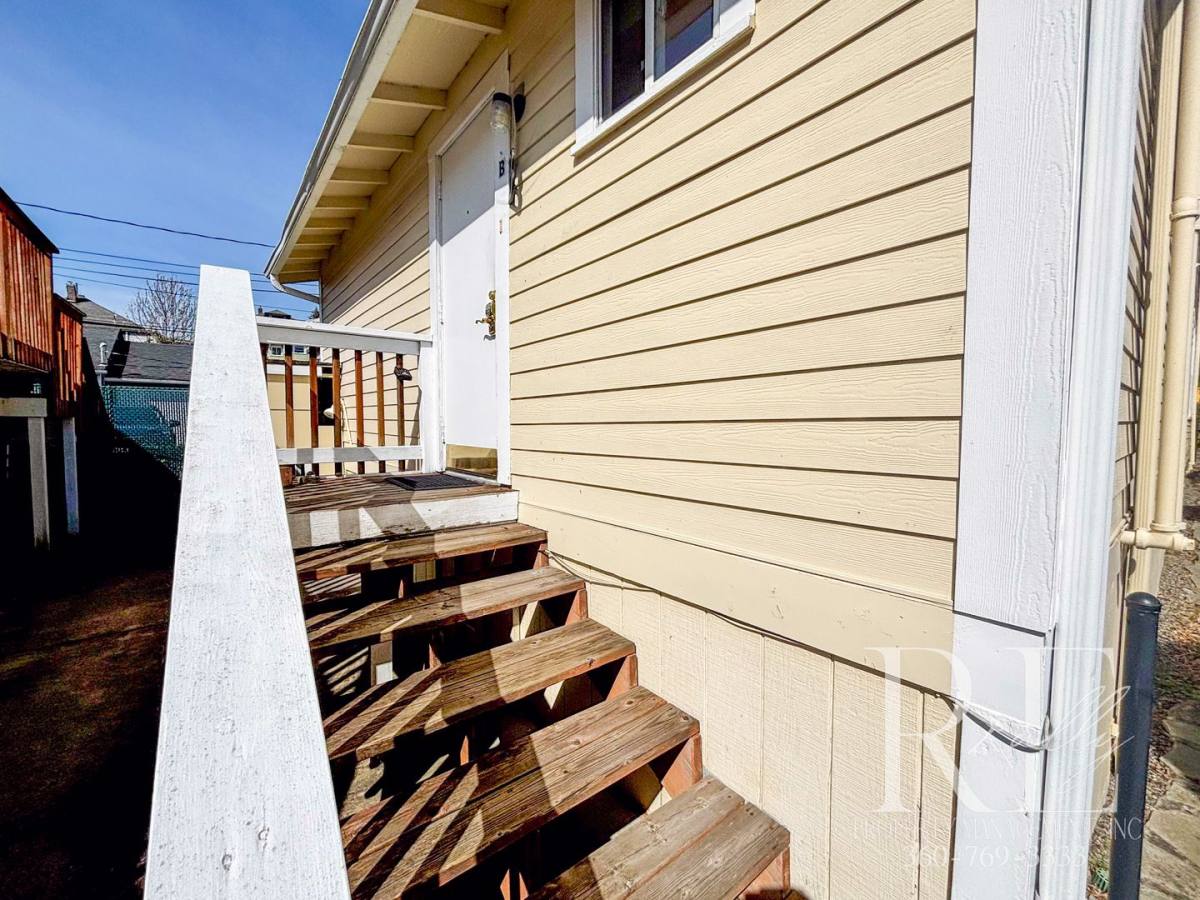 Apartment for rent at 1215-B Burwell St, Bremerton, WA 98337