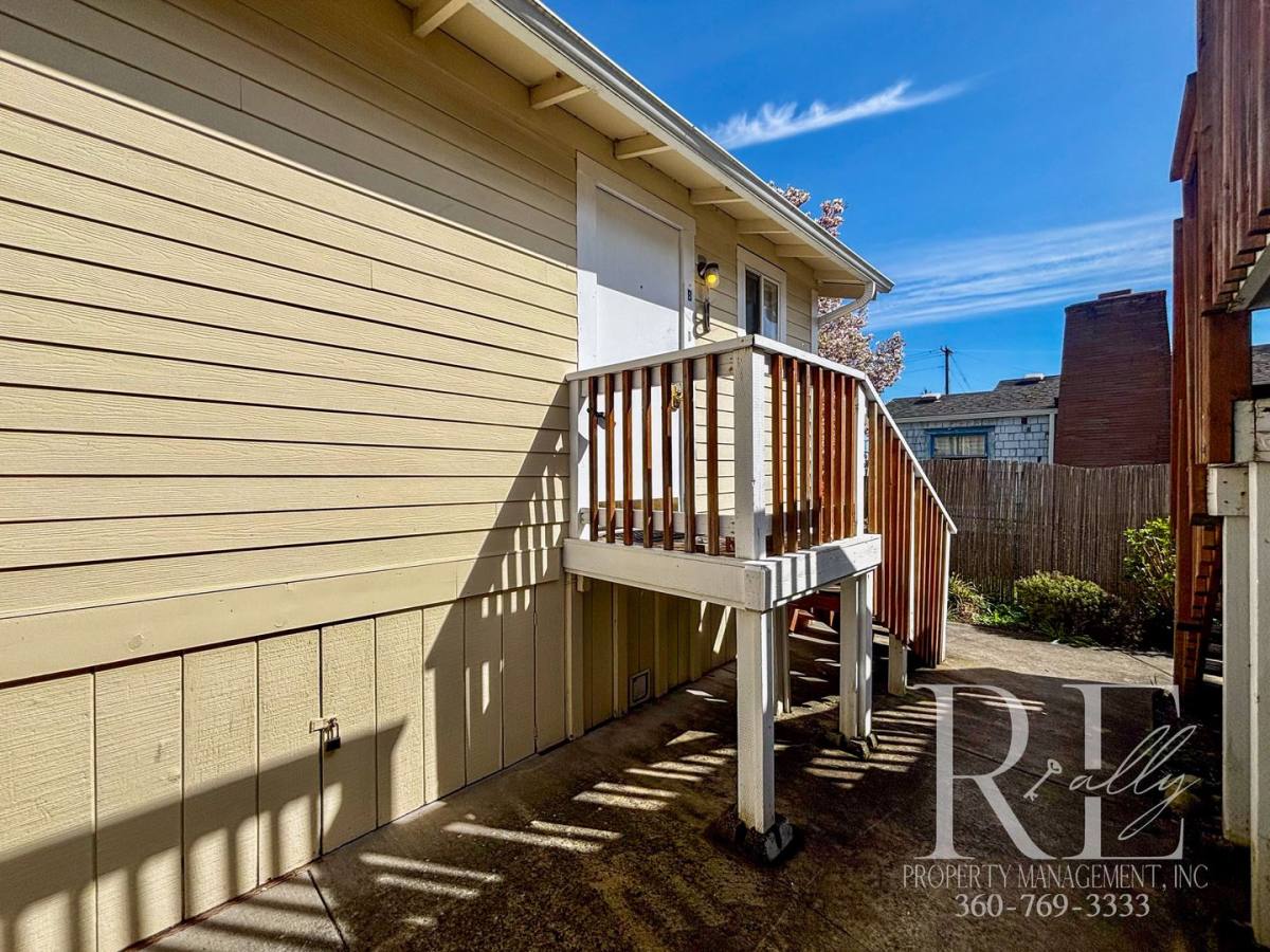 Apartment for rent at 1215-B Burwell St, Bremerton, WA 98337