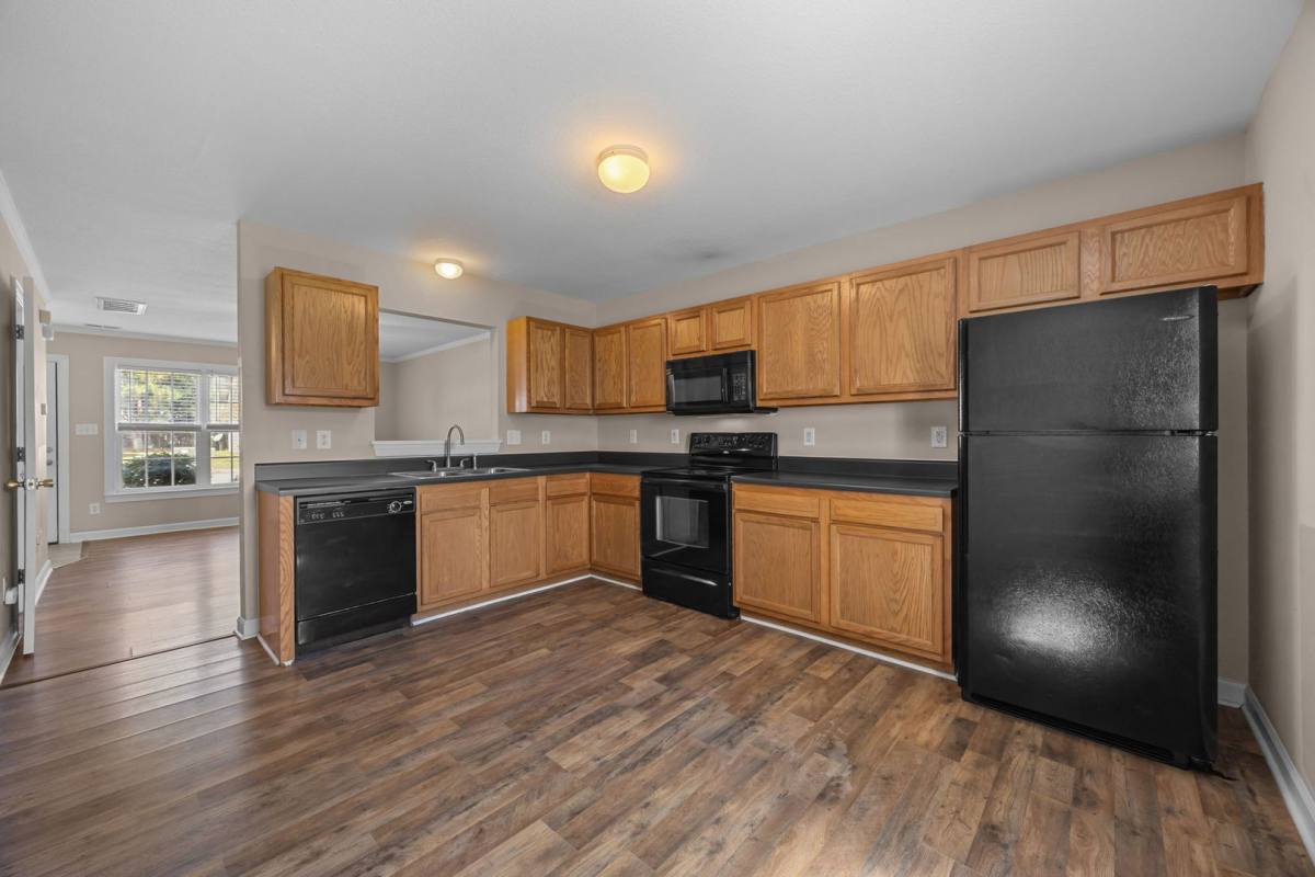 Townhouse for rent at 911 Springwood Dr, Jacksonville, NC 28546