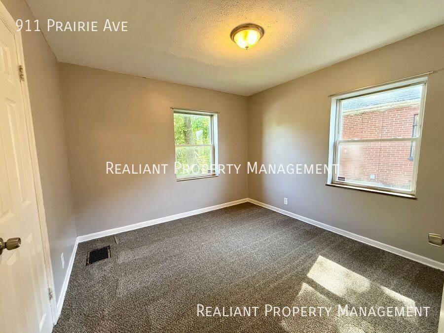 House for rent at 911 Prairie Ave, Cincinnati, OH 45215