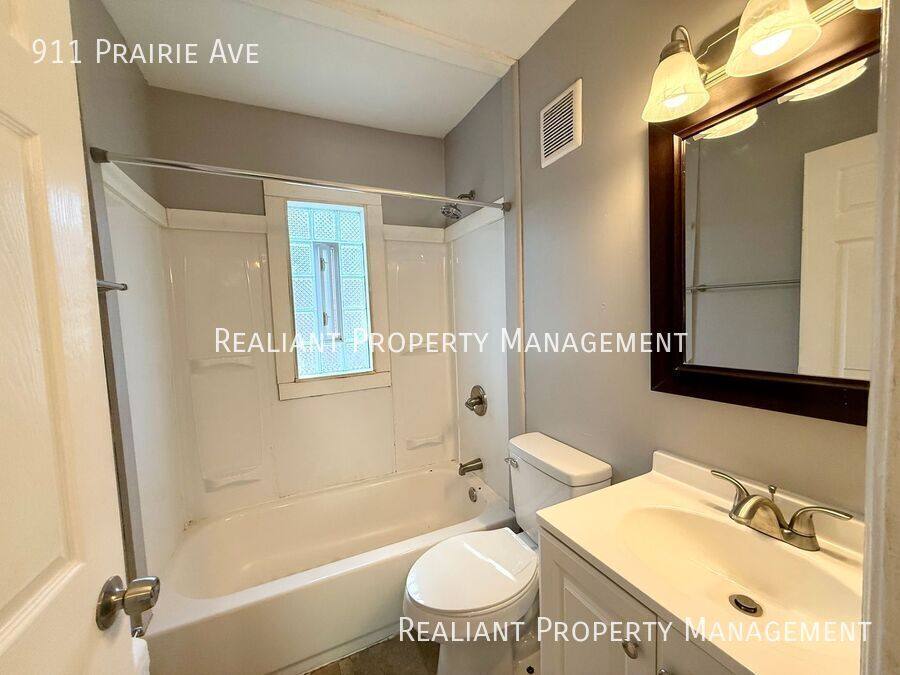 House for rent at 911 Prairie Ave, Cincinnati, OH 45215