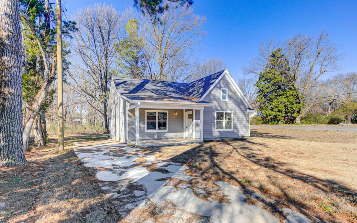 House for rent at 2927 Beechmont St, Memphis, TN 38127