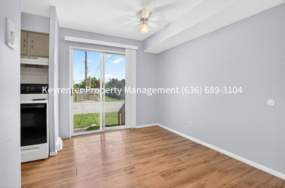 Apartment for rent at 920 Parkcrest Dr, Saint Charles, MO 63301