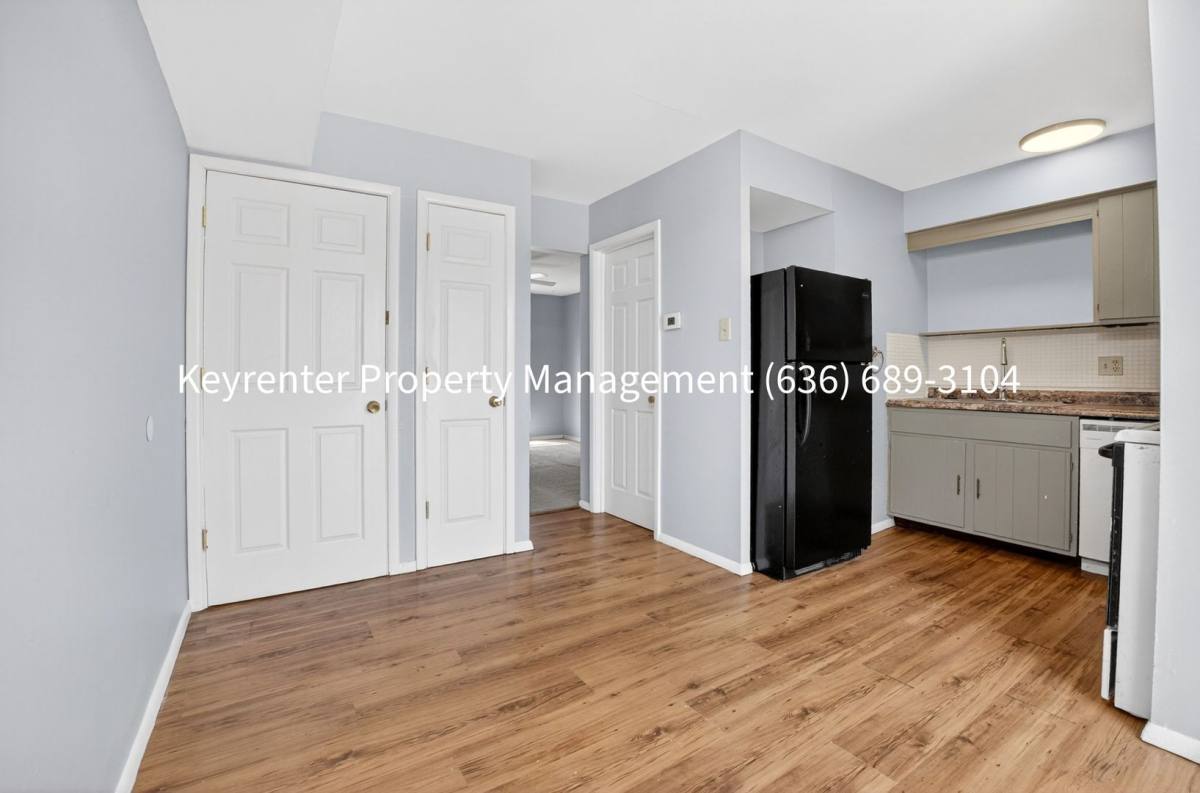 Apartment for rent at 920 Parkcrest Dr, Saint Charles, MO 63301