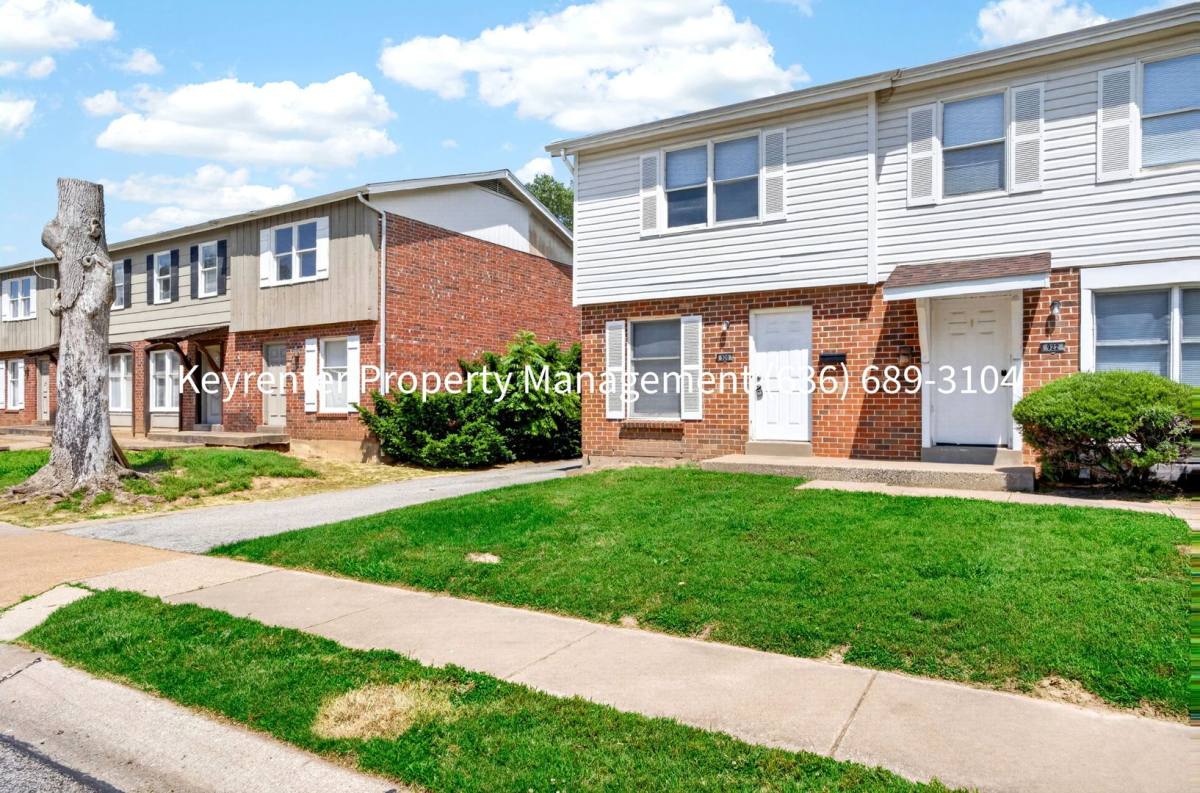 Apartment for rent at 920 Parkcrest Dr, Saint Charles, MO 63301