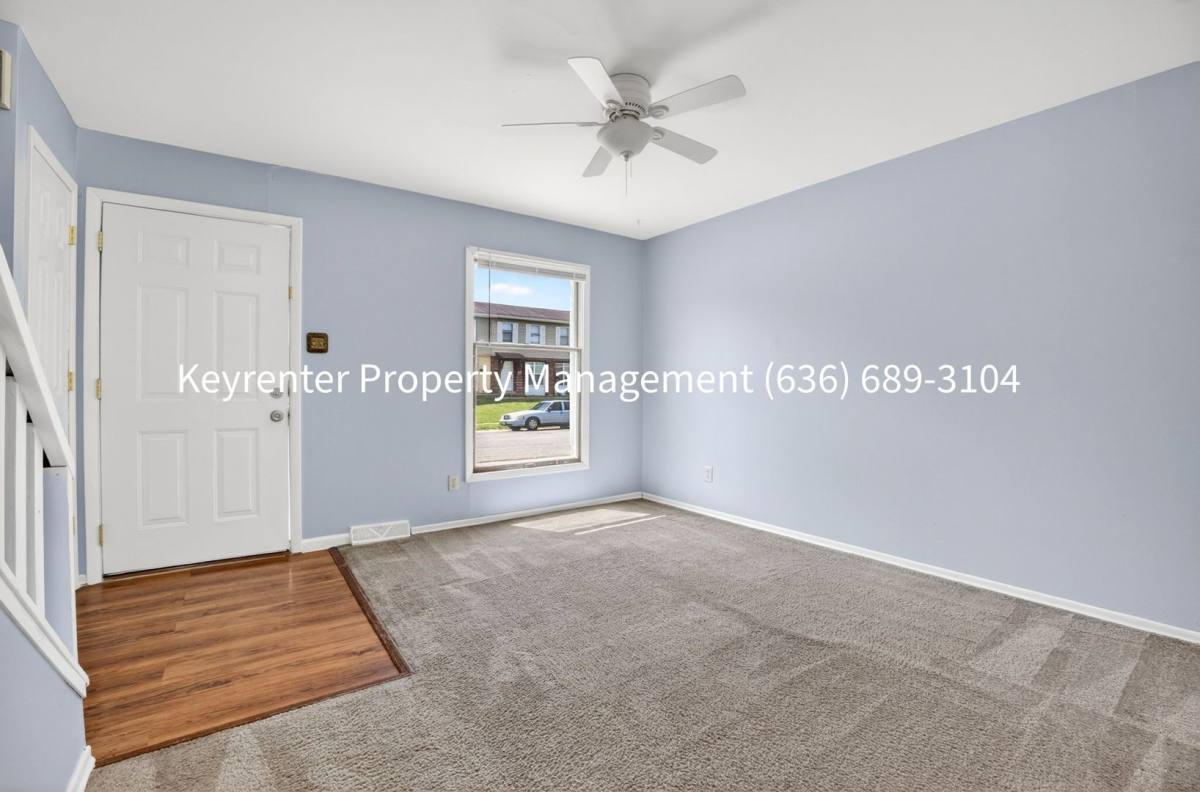 Apartment for rent at 920 Parkcrest Dr, Saint Charles, MO 63301