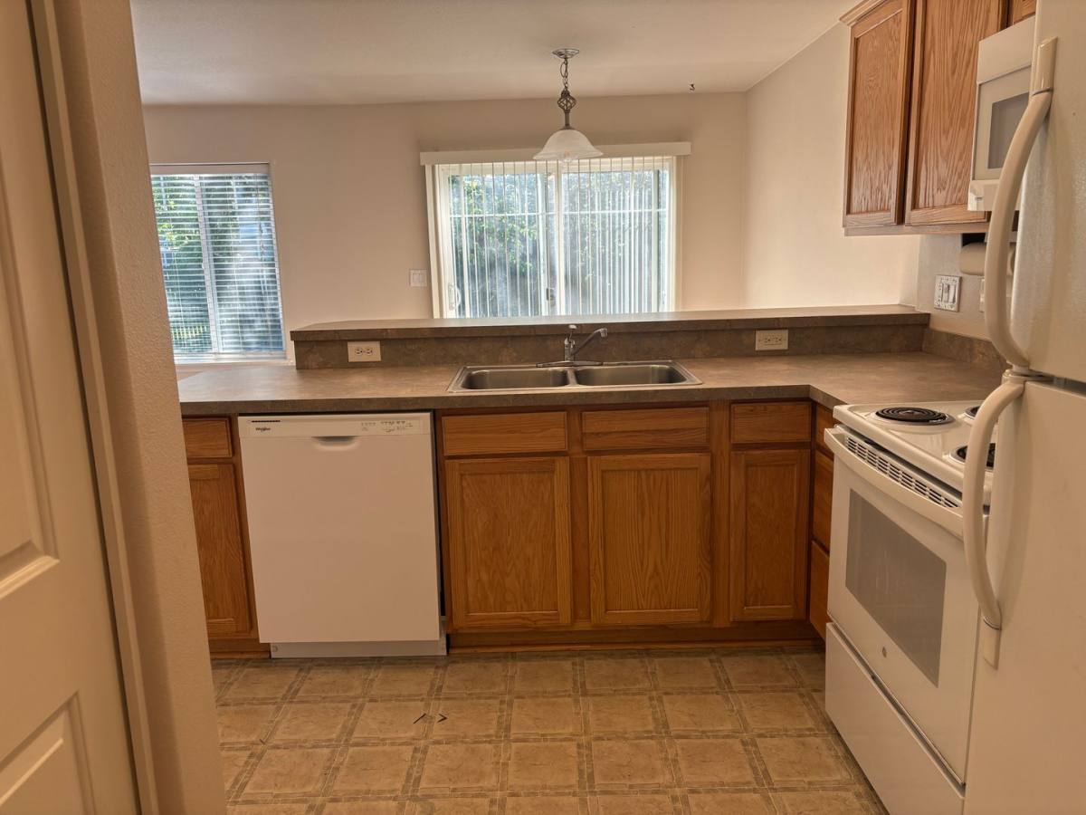 House for rent at 4115 Geranium Loop NE, Salem, OR 97305