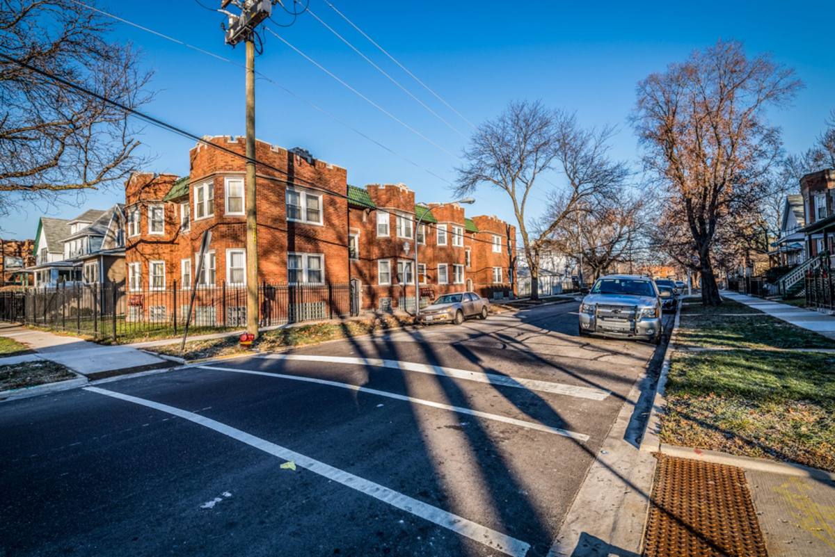 Apartment for rent at 702 N Waller Ave, Chicago, IL 60644