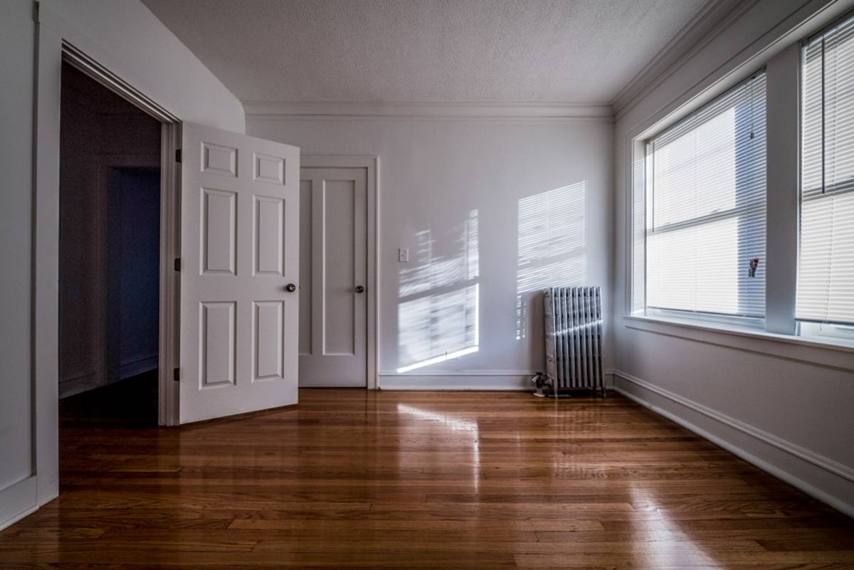 Apartment for rent at 702 N Waller Ave, Chicago, IL 60644