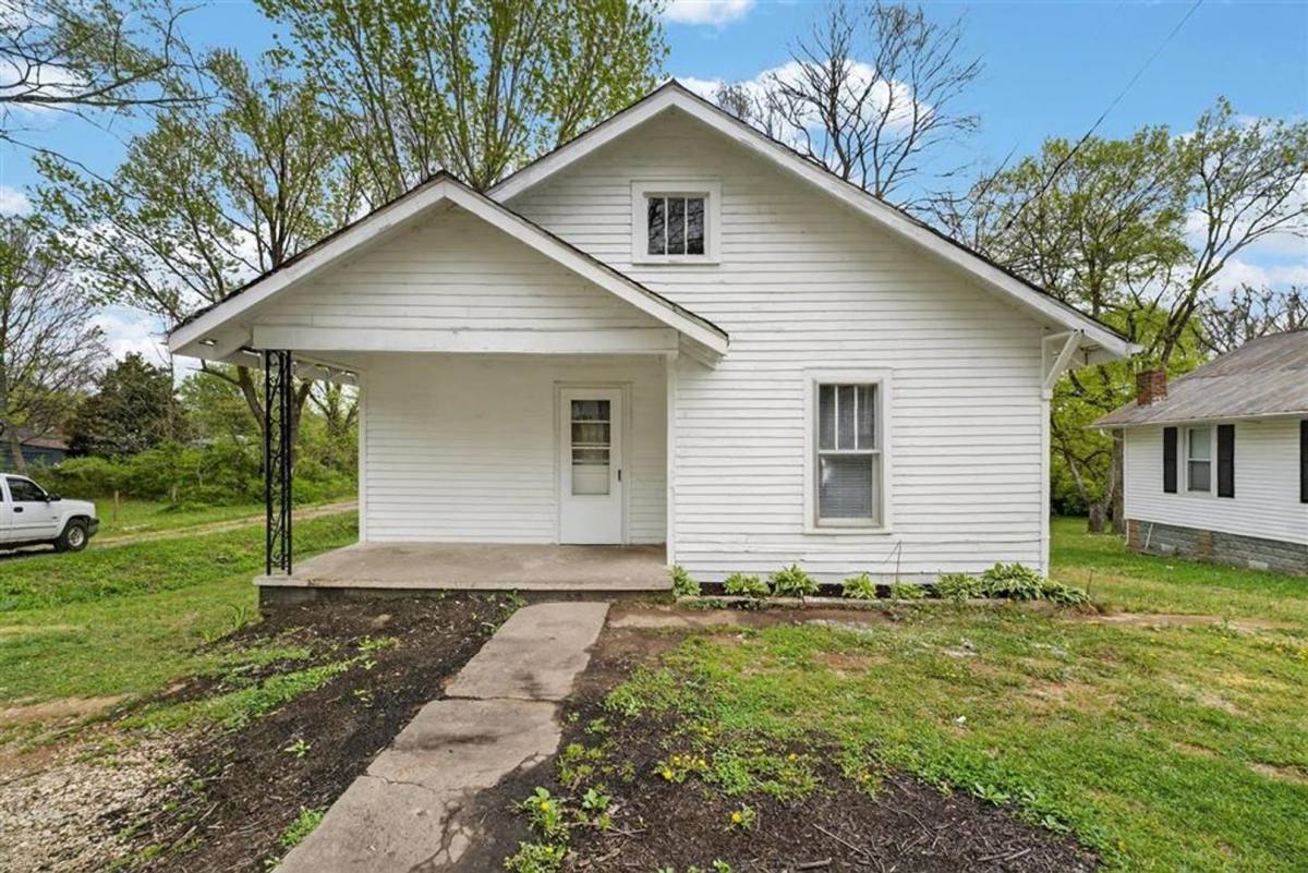 House for rent at 225 Sunset Ave, Glasgow, KY 42141