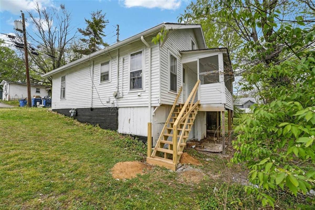 House for rent at 225 Sunset Ave, Glasgow, KY 42141
