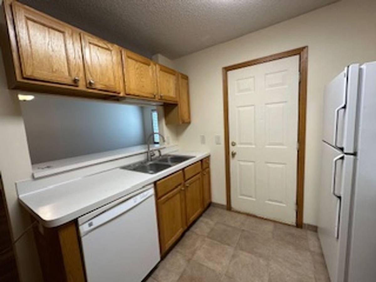 Townhouse for rent at 14764 Excelsior Lane, Saint Paul, MN 55124