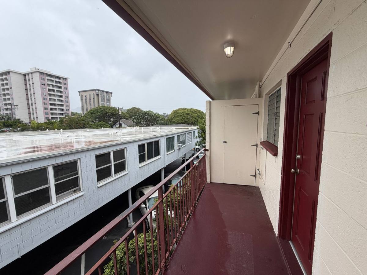 Apartment for rent at 1712 Poki St, Honolulu, HI 96822