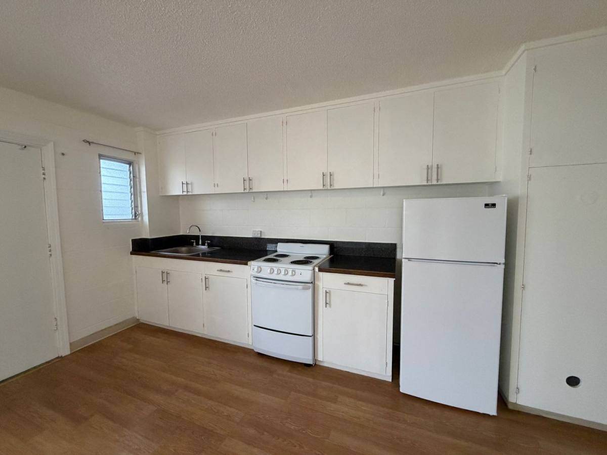Apartment for rent at 1712 Poki St, Honolulu, HI 96822