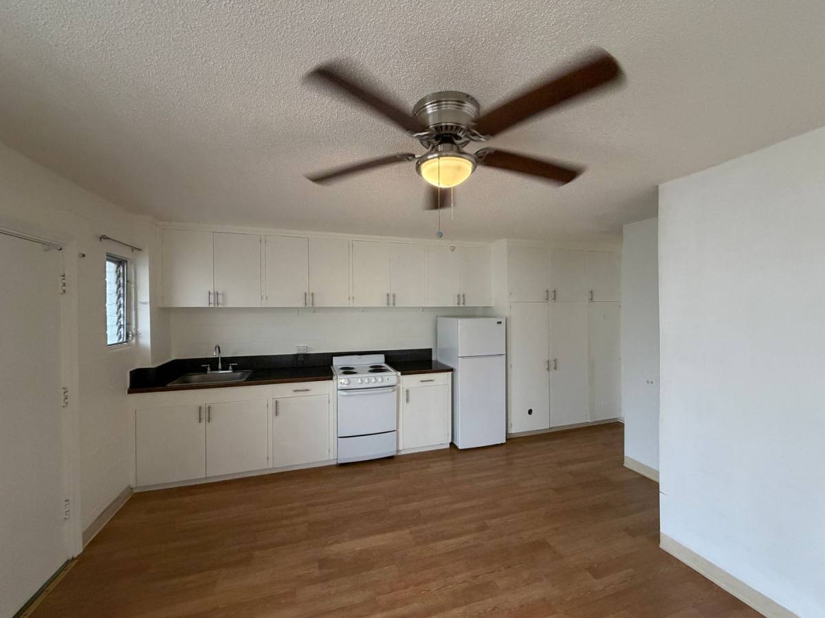 Apartment for rent at 1712 Poki St, Honolulu, HI 96822