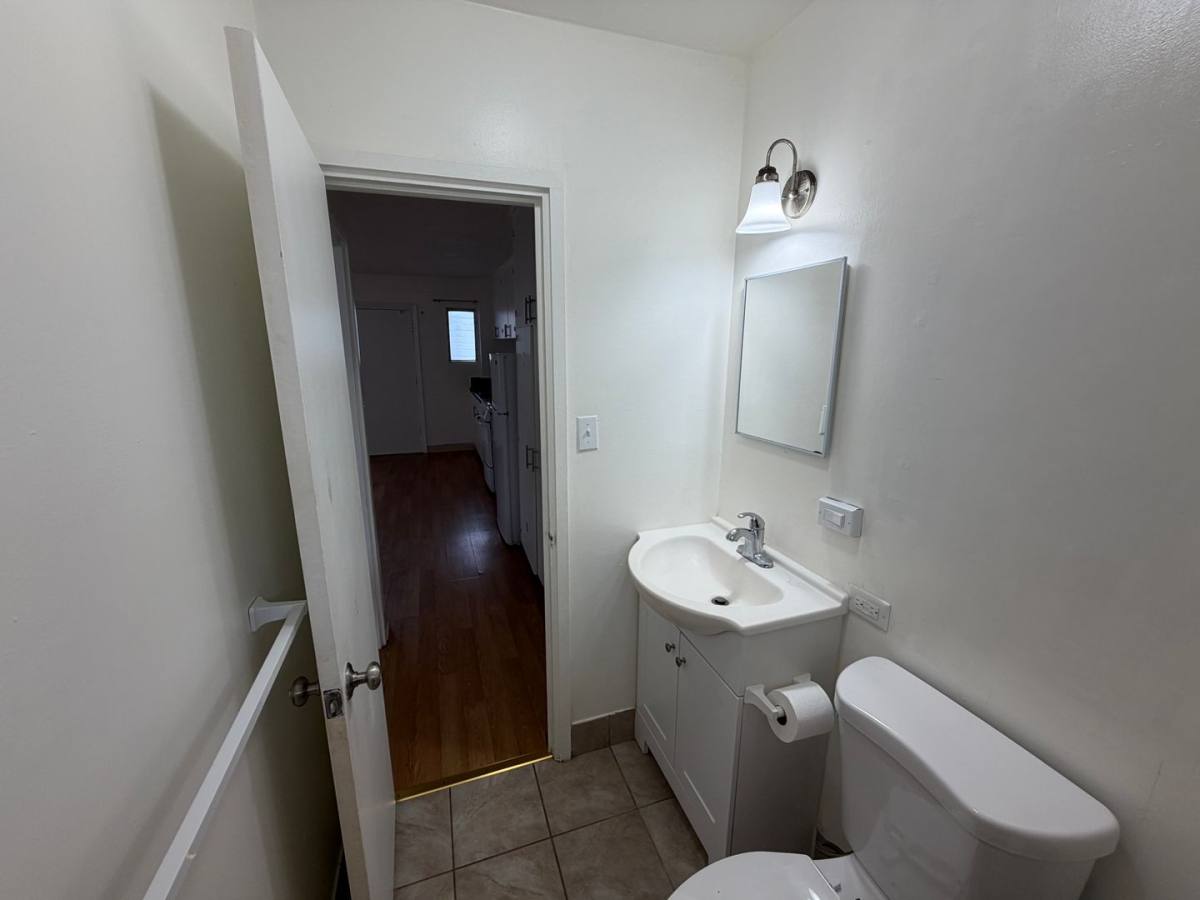 Apartment for rent at 1712 Poki St, Honolulu, HI 96822