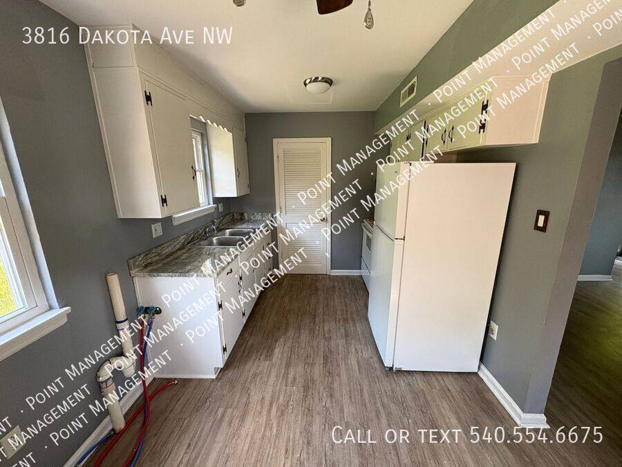 House for rent at 3816 Dakota Ave NW, Roanoke, VA 24017