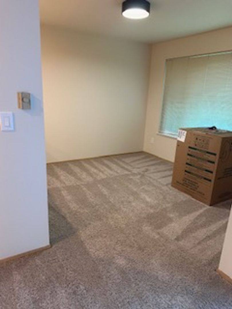 Apartment for rent at 10915 NE 128th St, Kirkland, WA 98034