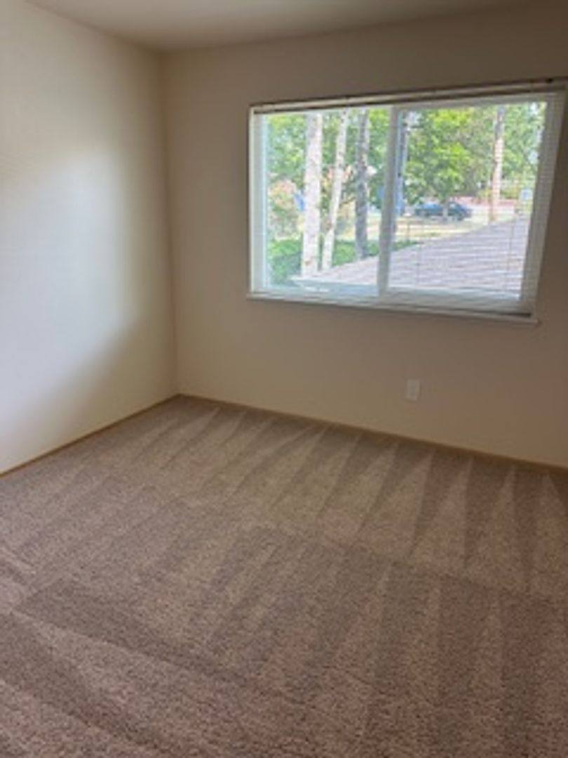 Apartment for rent at 10915 NE 128th St, Kirkland, WA 98034