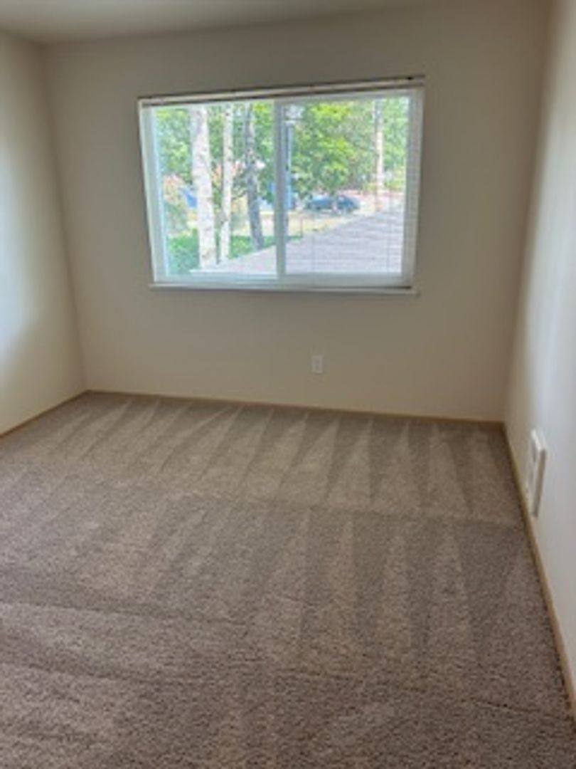 Apartment for rent at 10915 NE 128th St, Kirkland, WA 98034