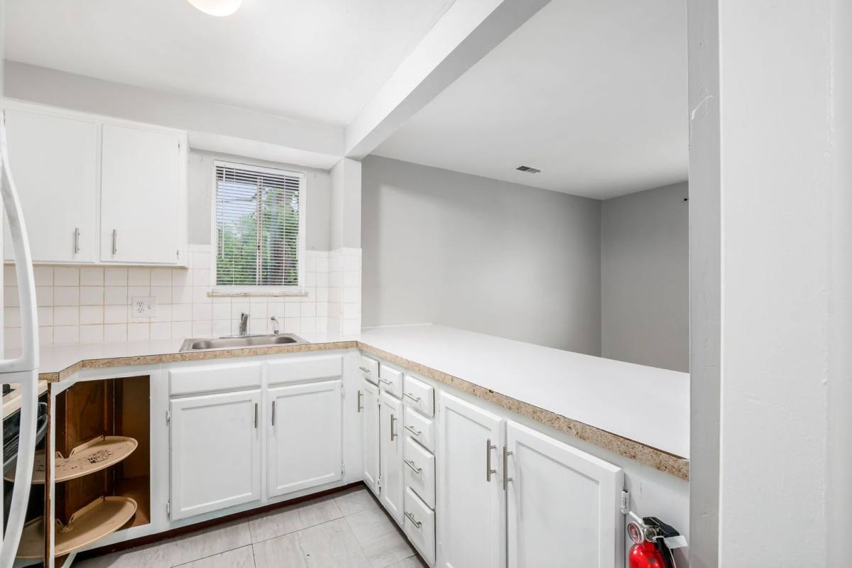 Apartment for rent at 2888 Cleveland Ave, Columbus, OH 43224