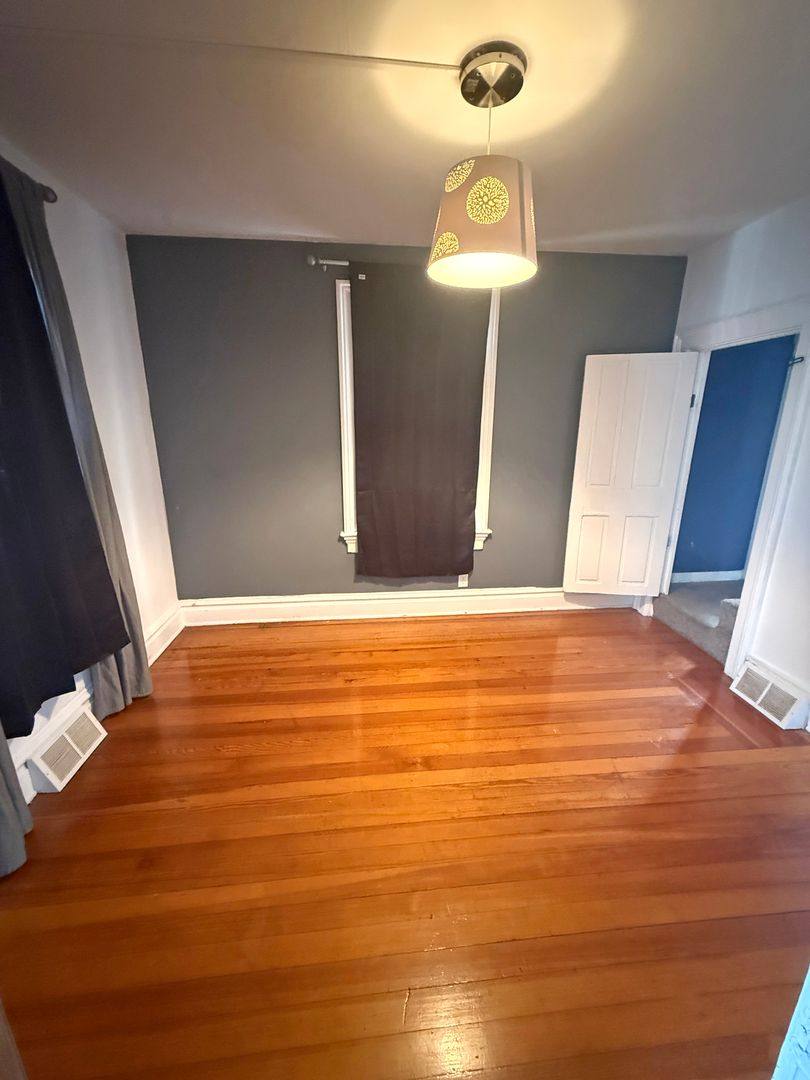 Apartment for rent at 522-524 Lafayette Ave, Rockford, IL 61107
