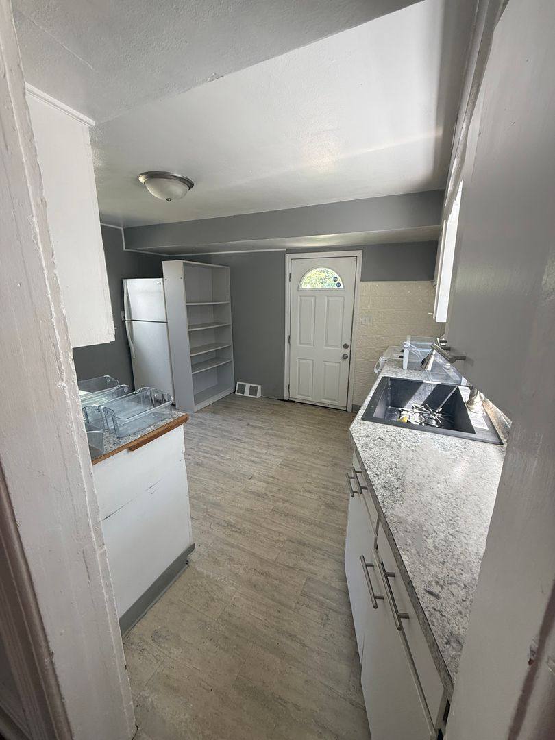 Apartment for rent at 522-524 Lafayette Ave, Rockford, IL 61107