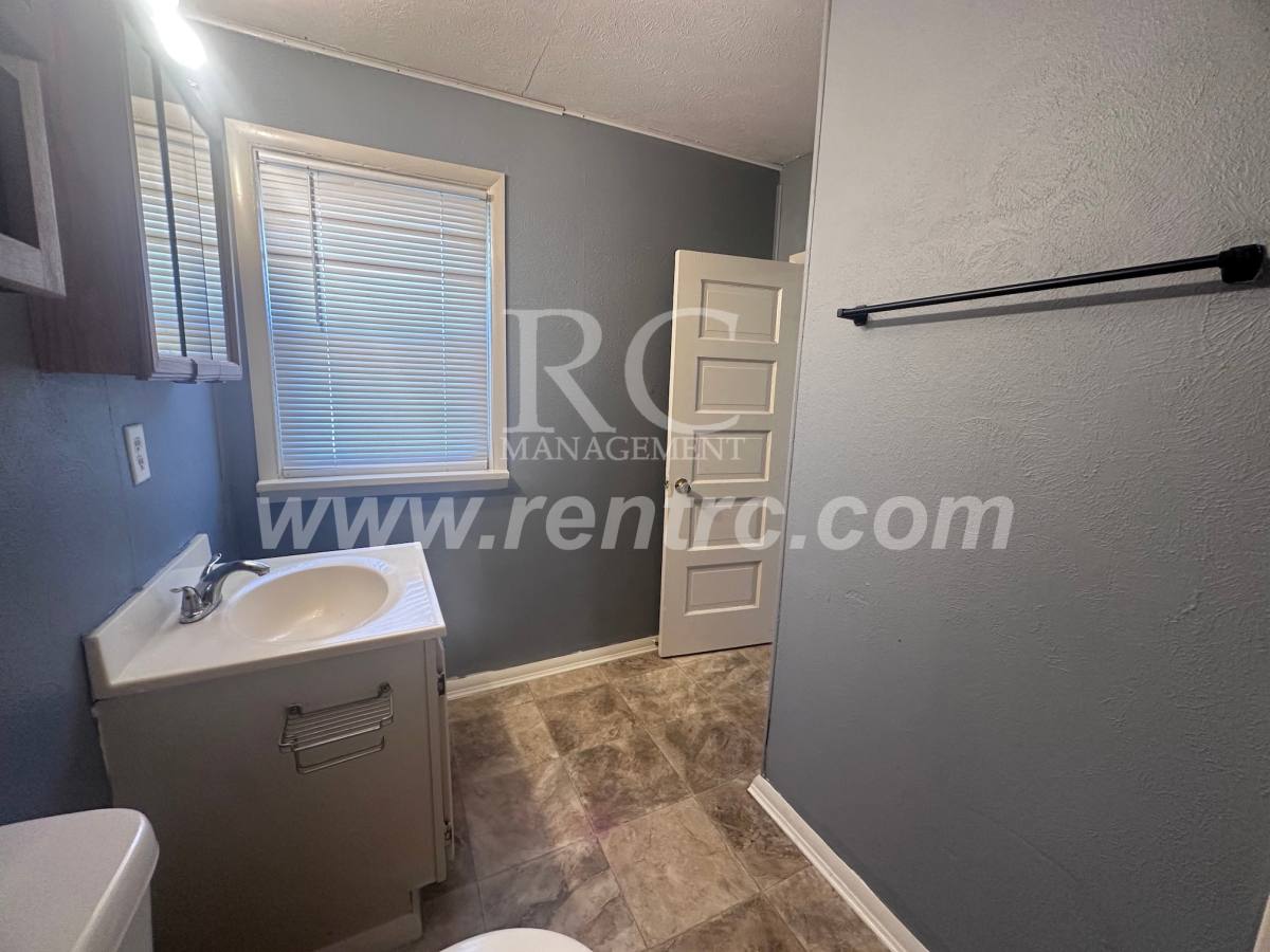 Apartment for rent at 526-2E Main E, Hoopeston, IL 60942