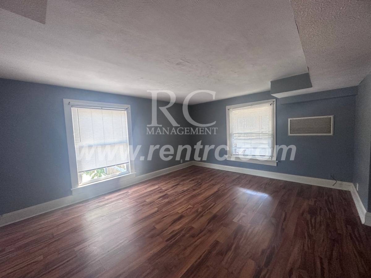 Apartment for rent at 526-2E Main E, Hoopeston, IL 60942