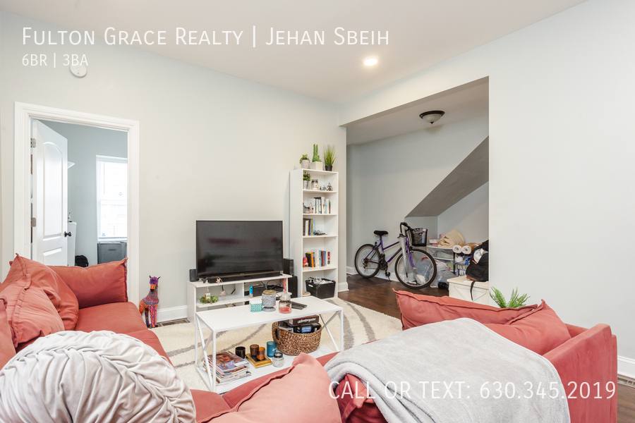 Apartment for rent at 2733 N Sheffield Ave #2F, Chicago, IL 60614