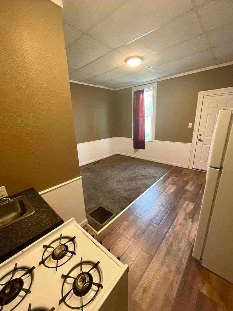 Apartment for rent at 1307 Spring St, Quincy, IL 62301