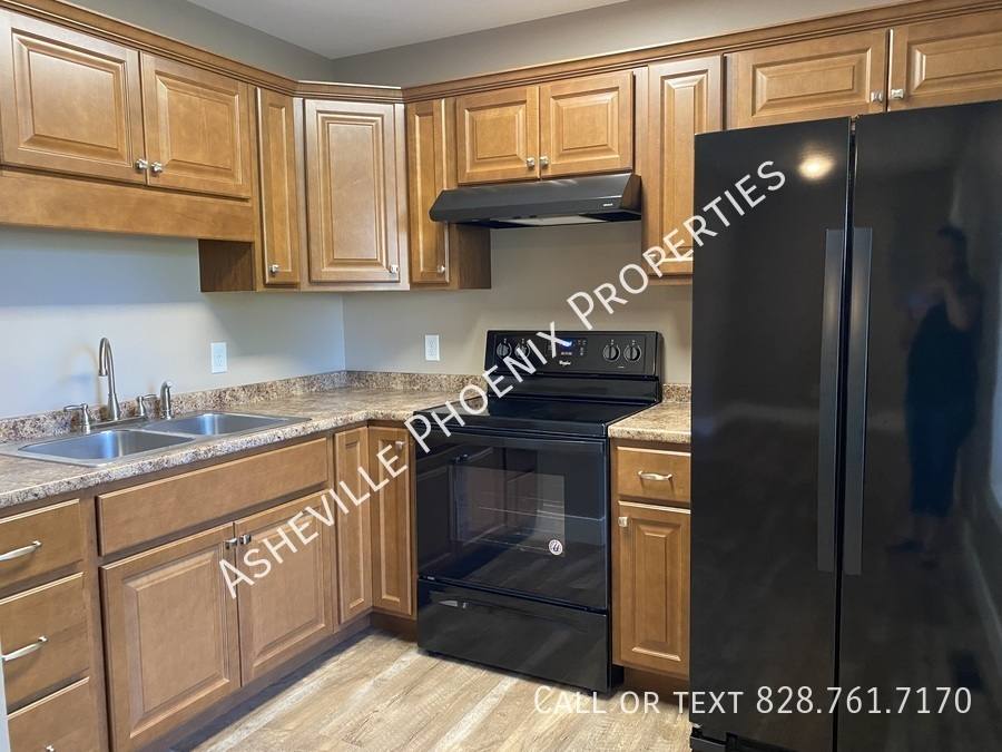 House for rent at 5 Morgan Ridge Lane, Asheville, NC 28806