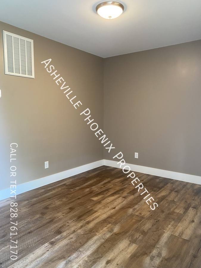 House for rent at 5 Morgan Ridge Lane, Asheville, NC 28806