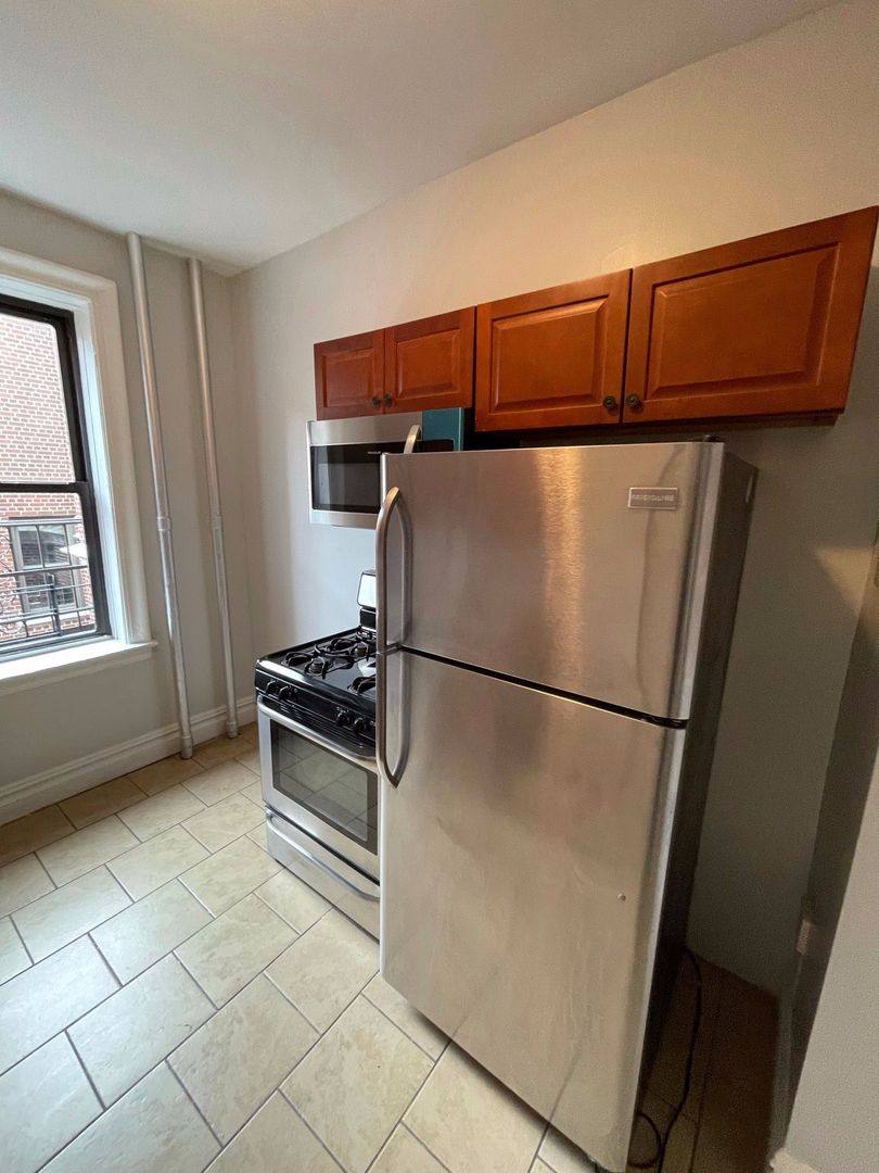 Apartment for rent at 320 Fairmount Ave, Jersey City, NJ 07306