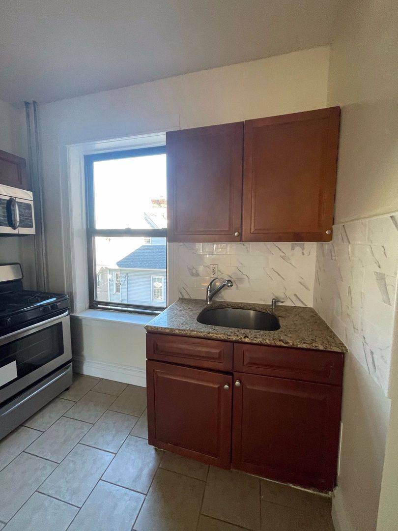 Apartment for rent at 343 Fairmount Ave, Jersey City, NJ 07306