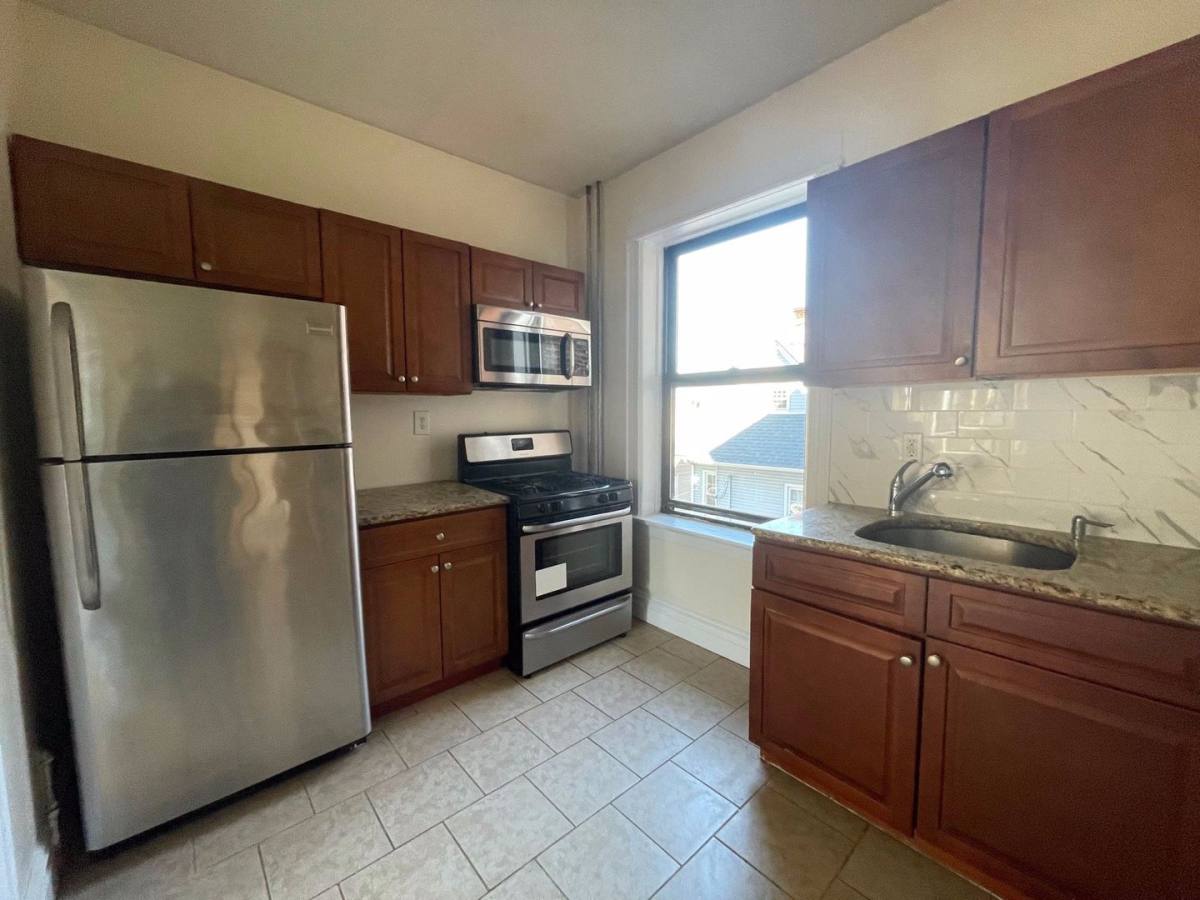 Apartment for rent at 343 Fairmount Ave, Jersey City, NJ 07306