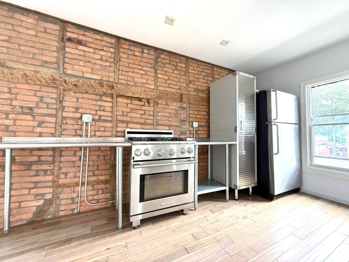 Apartment for rent at 154 Broadway, Port Ewen, NY 12466