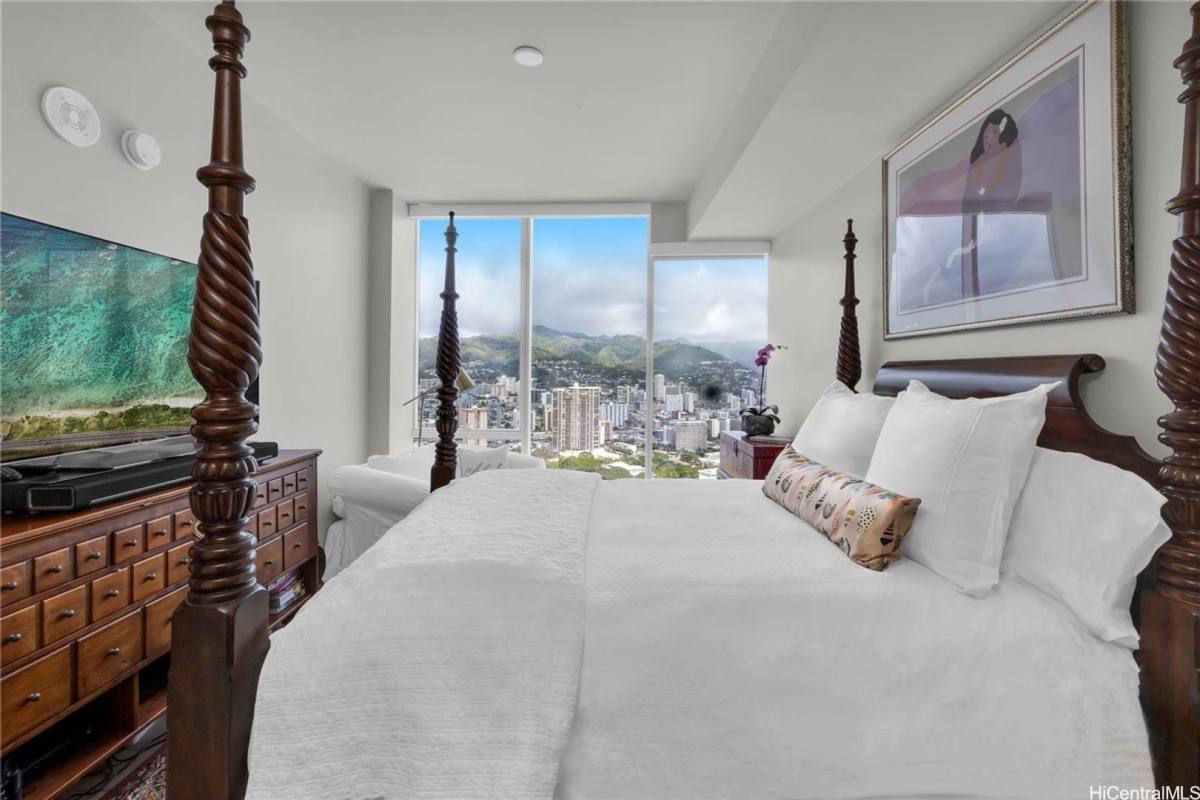 Apartment for rent at 888 Kapiolani Blvd, Honolulu, HI 96813