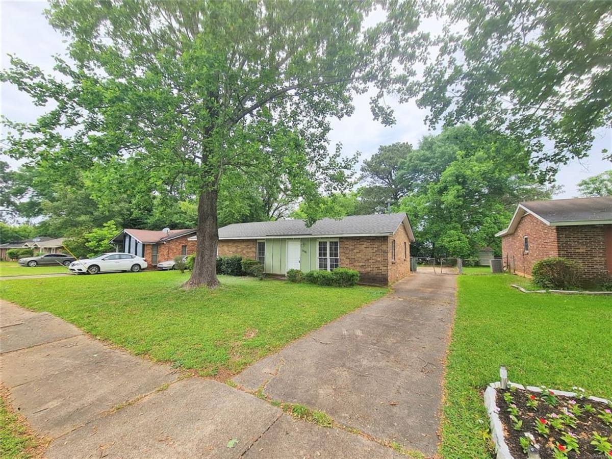 House for rent at 516 Lawndale Lane, Montgomery, AL 36109
