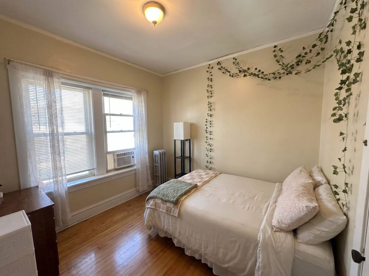 Apartment for rent at 4824-26 W Hutchinson, Chicago, IL 60641