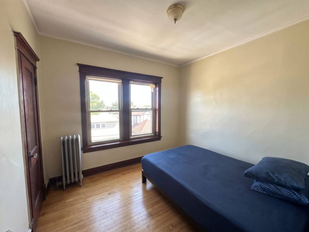 Apartment for rent at 4824-26 W Hutchinson, Chicago, IL 60641