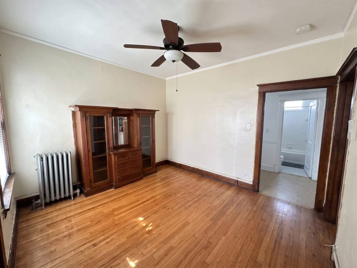 Apartment for rent at 4824-26 W Hutchinson, Chicago, IL 60641