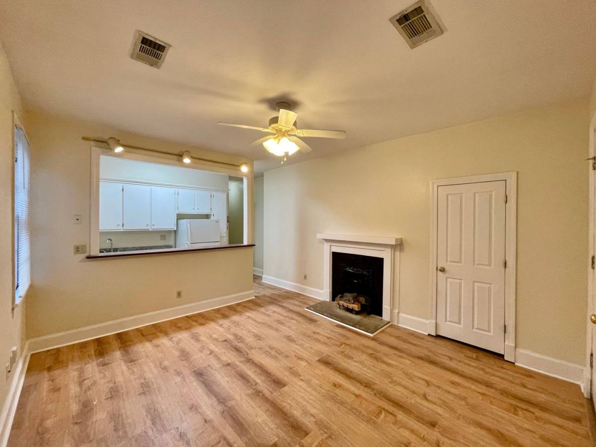 Apartment for rent at 405 N Madison St, Tupelo, MS 38804