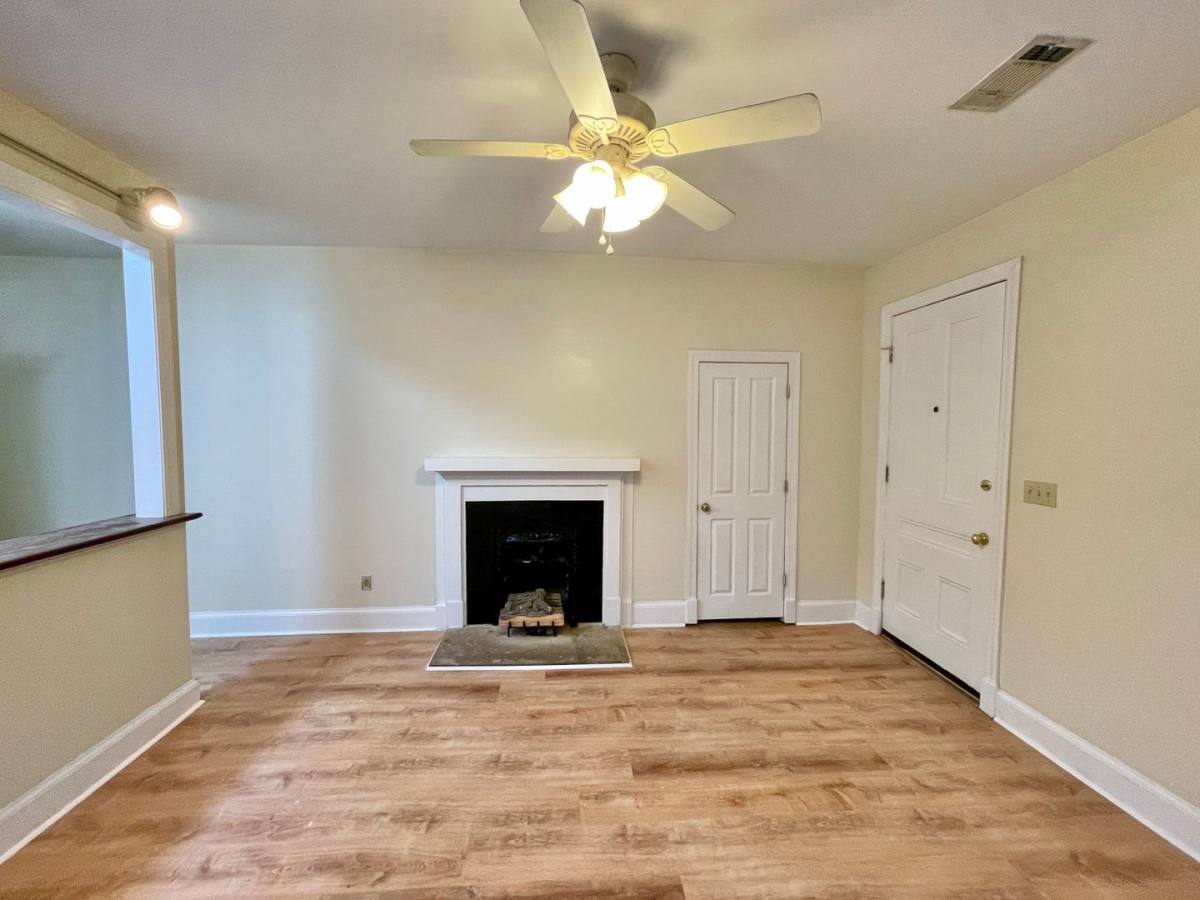Apartment for rent at 405 N Madison St, Tupelo, MS 38804