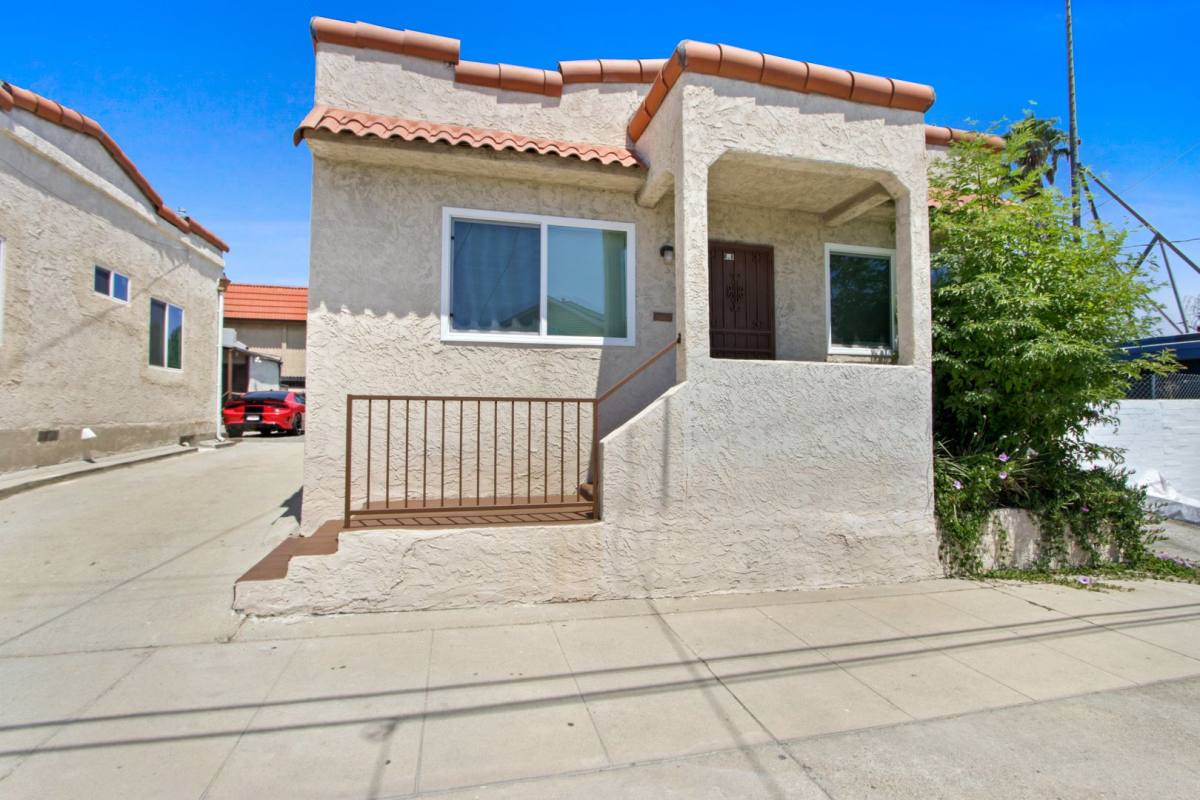 Apartment for rent at 428 W Oliver St, San Pedro, CA 90731